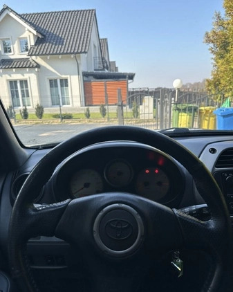 Toyota RAV4 cena 18500 przebieg: 272000, rok produkcji 2003 z Gdańsk małe 154